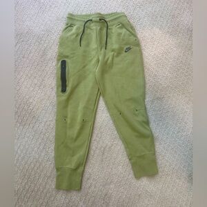 Nike tech fleece joggers Boy’s XL NWOT